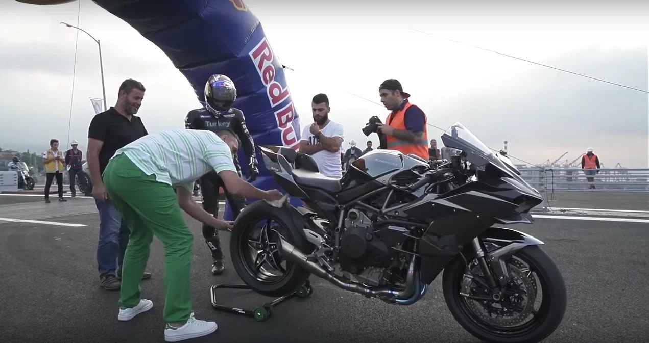 Kawasaki Ninja H2R Top Speed 400 Km H 248 5 Mph Kawasaki H2r Top kawasaki-ninja-h2r-top-speed-400-km-h-248-5-mph-kawasaki-h2r-top